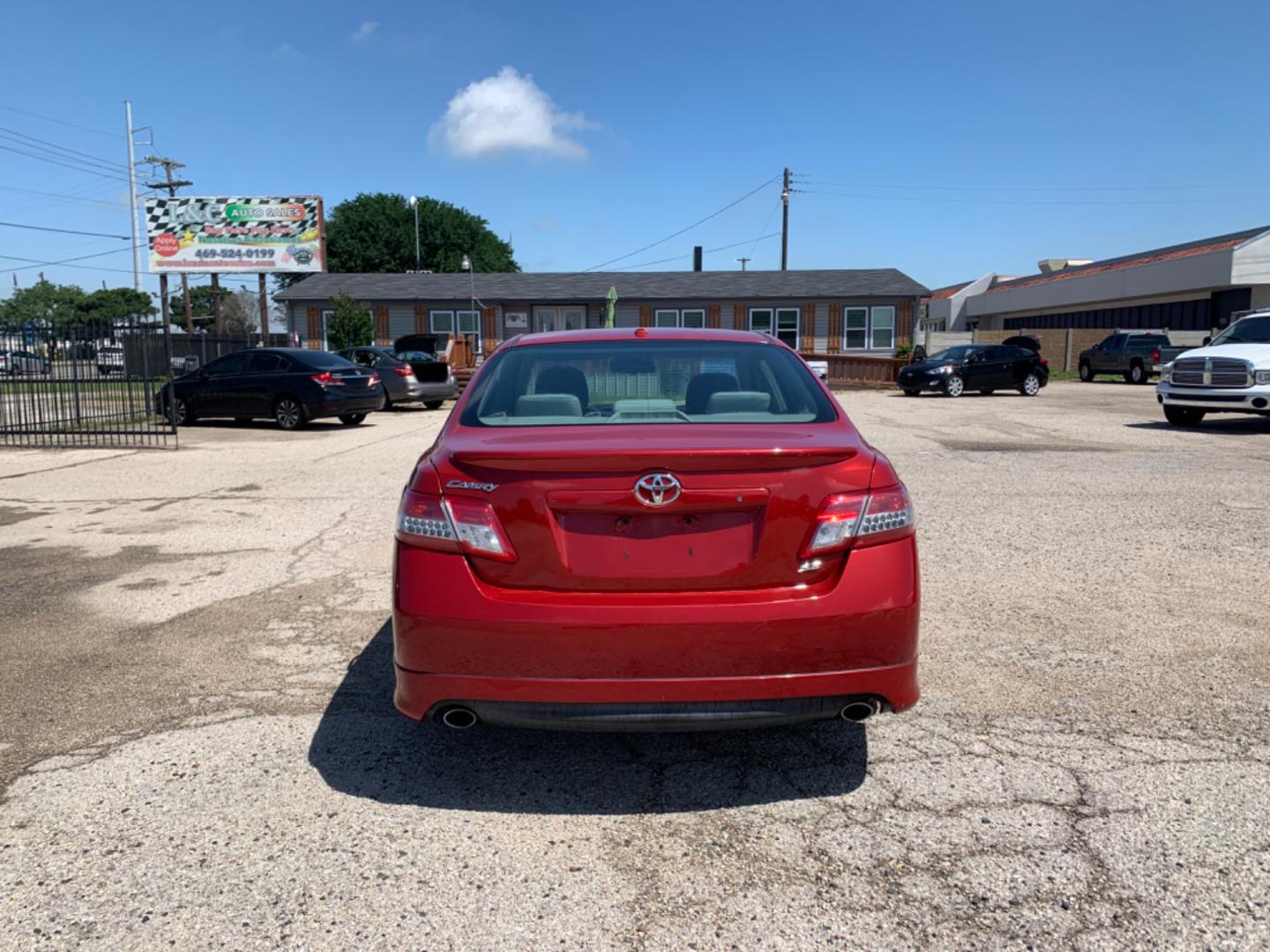 2011 Red /gray Toyota Camry SE (4T1BF3EK4BU) with an 2.5L L4 DOHC 16V engine, AUTOMATIC transmission, located at 1830 North Belt Line Road, Irving, TX, 75061, (469) 524-0199, 32.834373, -96.993584 - Photo#6